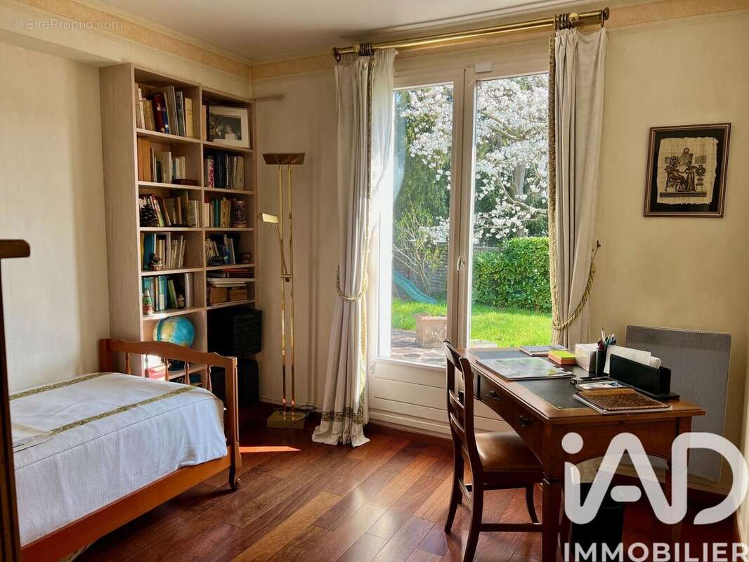 Photo 8 - Maison à LE MESNIL-LE-ROI