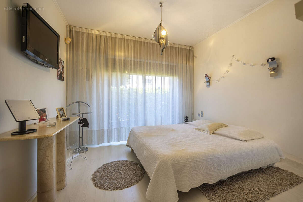 Maison 200 m² à Antibes  - photo 4