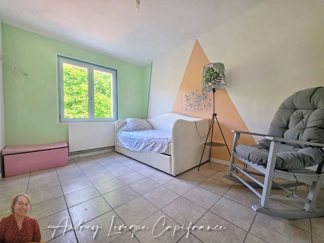 Maison à vendre 7 pièces SAINT PIERRE D'AMILLY (17) - photo 5