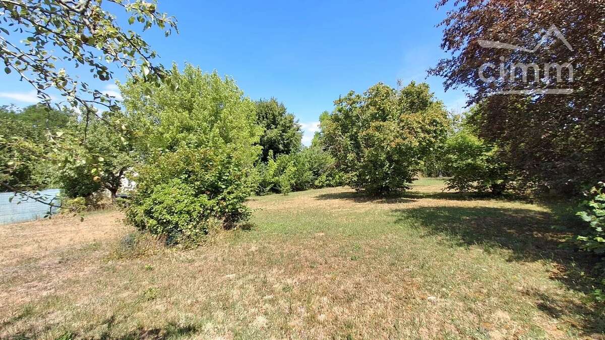 A Vendre, Vineuil, Terrain constructible de 1097m² - photo 2