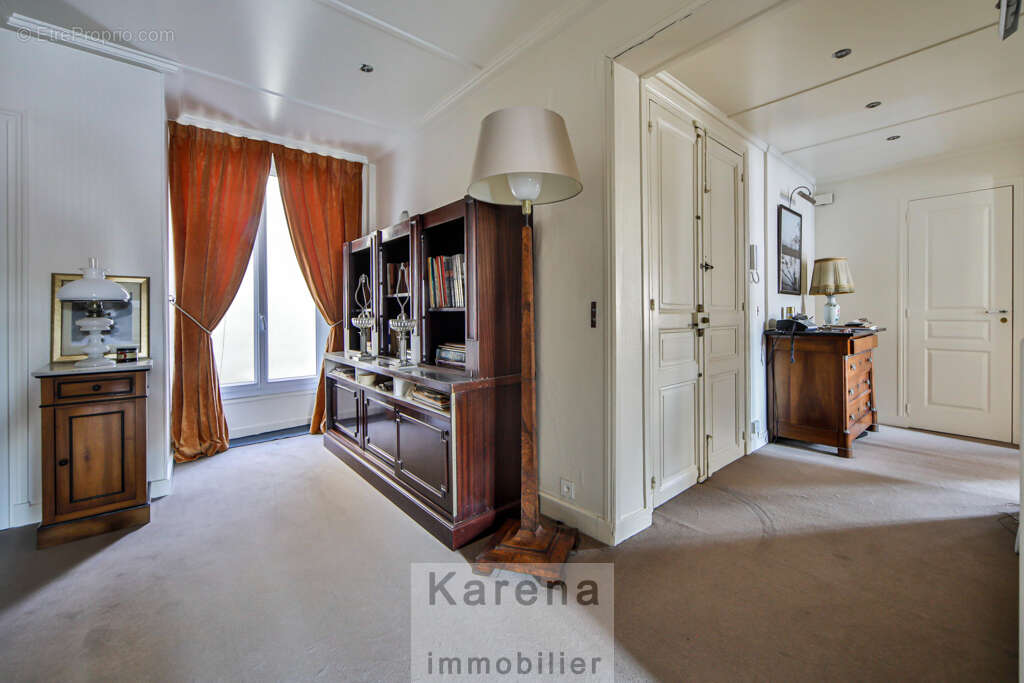 Appartement à PARIS-14E