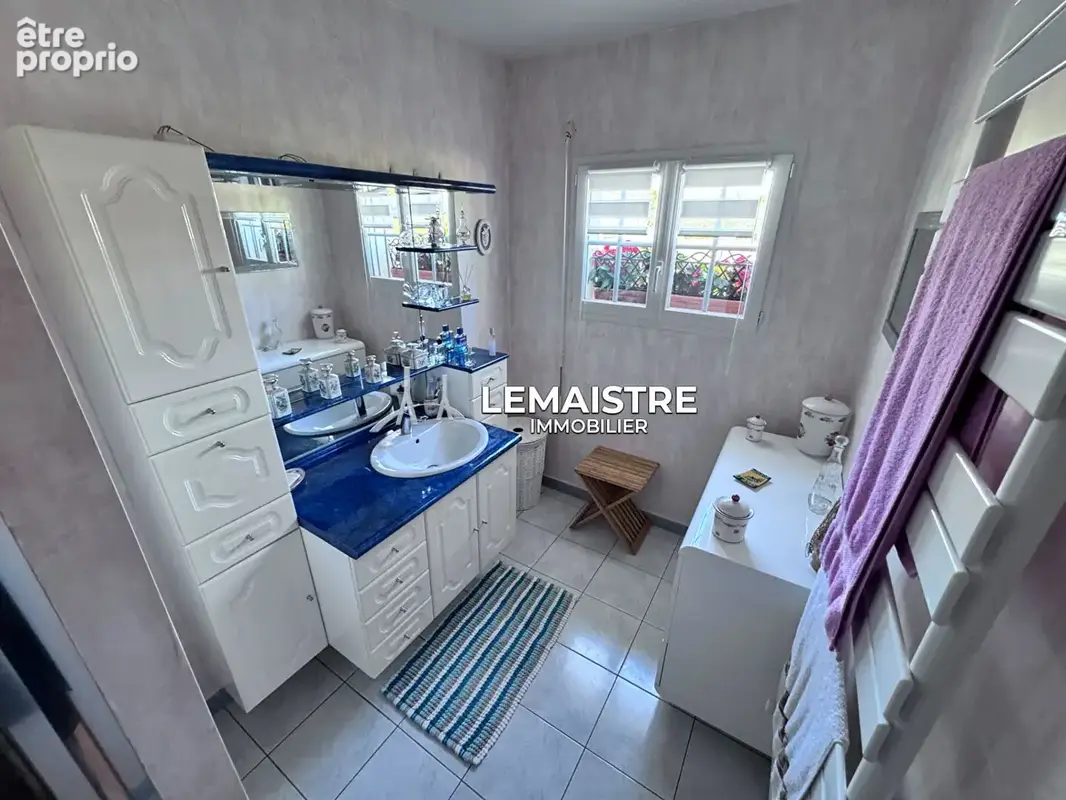 Maison à vendre - Goderville centre - 141 m² - 4 chambres - Vie de Plain-pied - Jardin - Sous-sol - photo 10