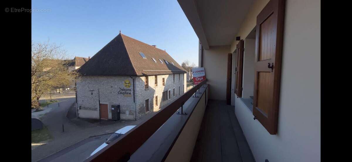 Appartement à MORESTEL