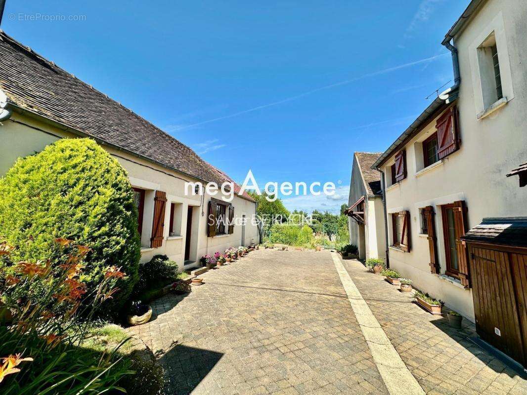 Ensemble de deux maisons avec jardin de 565m2 - photo 2