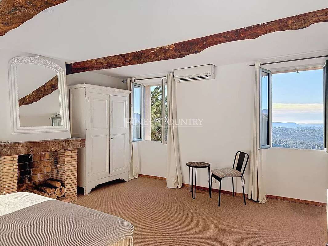 Maison à SAINT-CEZAIRE-SUR-SIAGNE