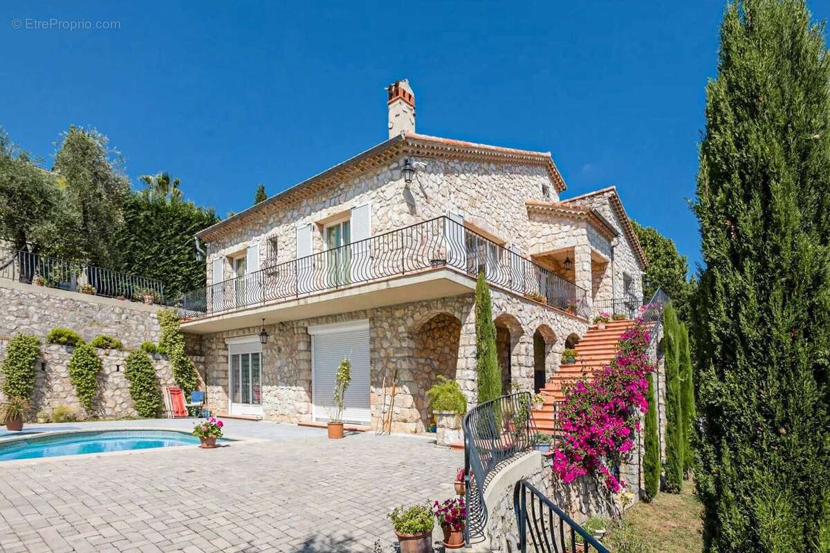 Maison à CHATEAUNEUF-GRASSE
