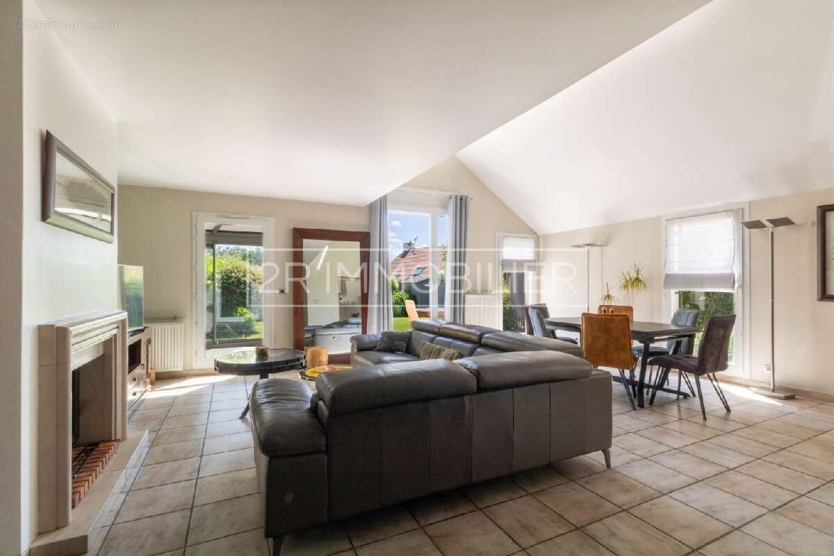 Maison à SAINT-THIBAULT-DES-VIGNES