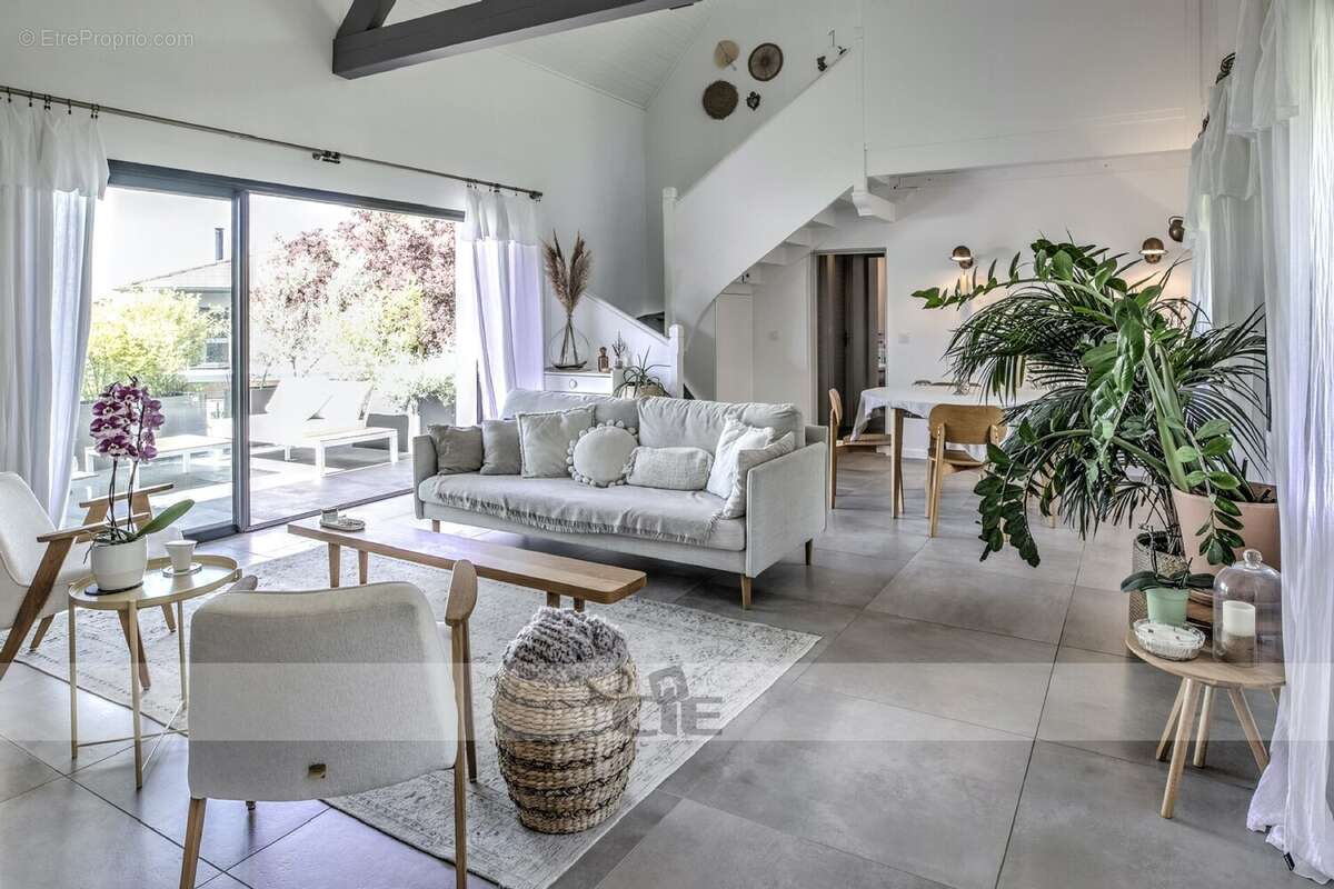 Maison 159 m² à Collonges-Sous-Saleve  - photo 3