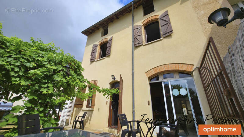 Maison à SAINTE-FOY-DE-PEYROLIERES