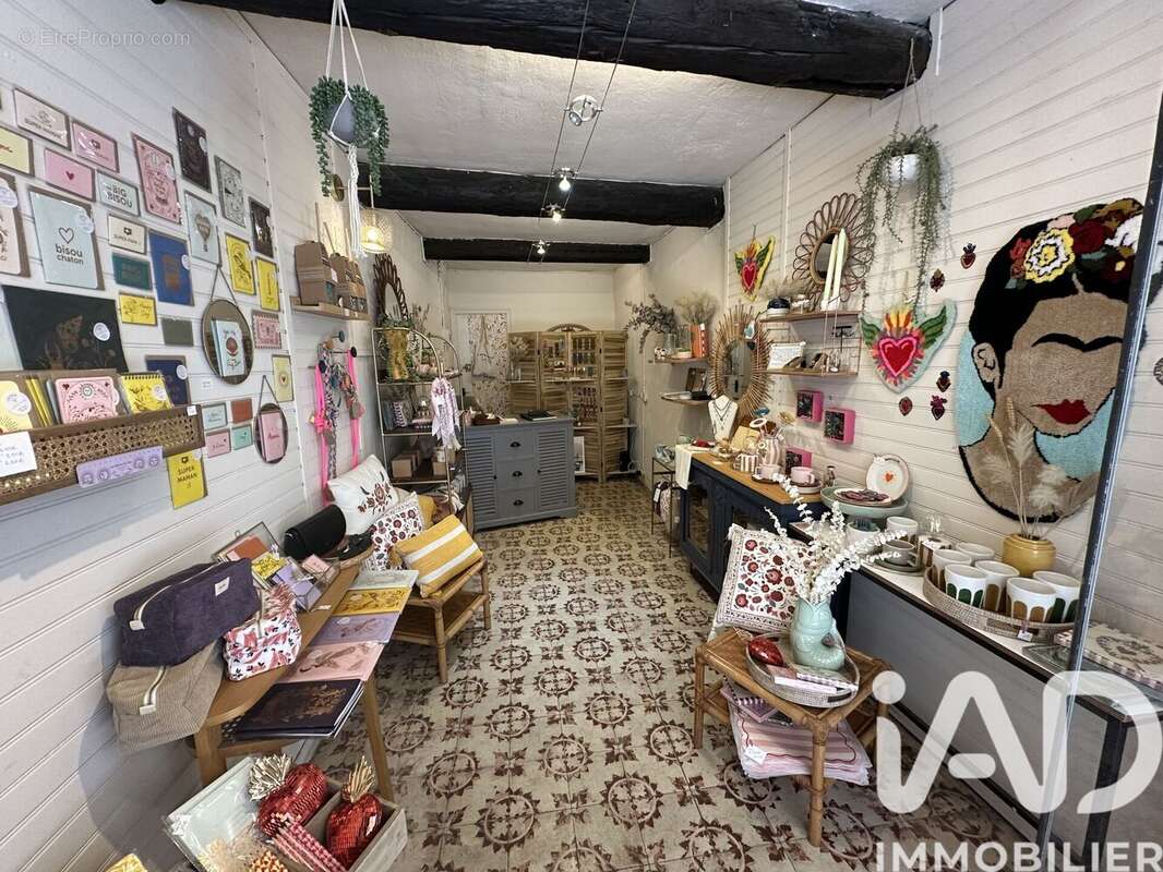 Photo 3 - Commerce à L'ISLE-SUR-LA-SORGUE