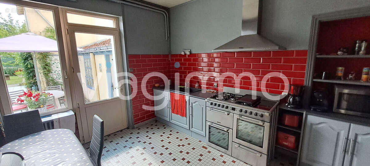 Maison à SAINT-MACAIRE-EN-MAUGES