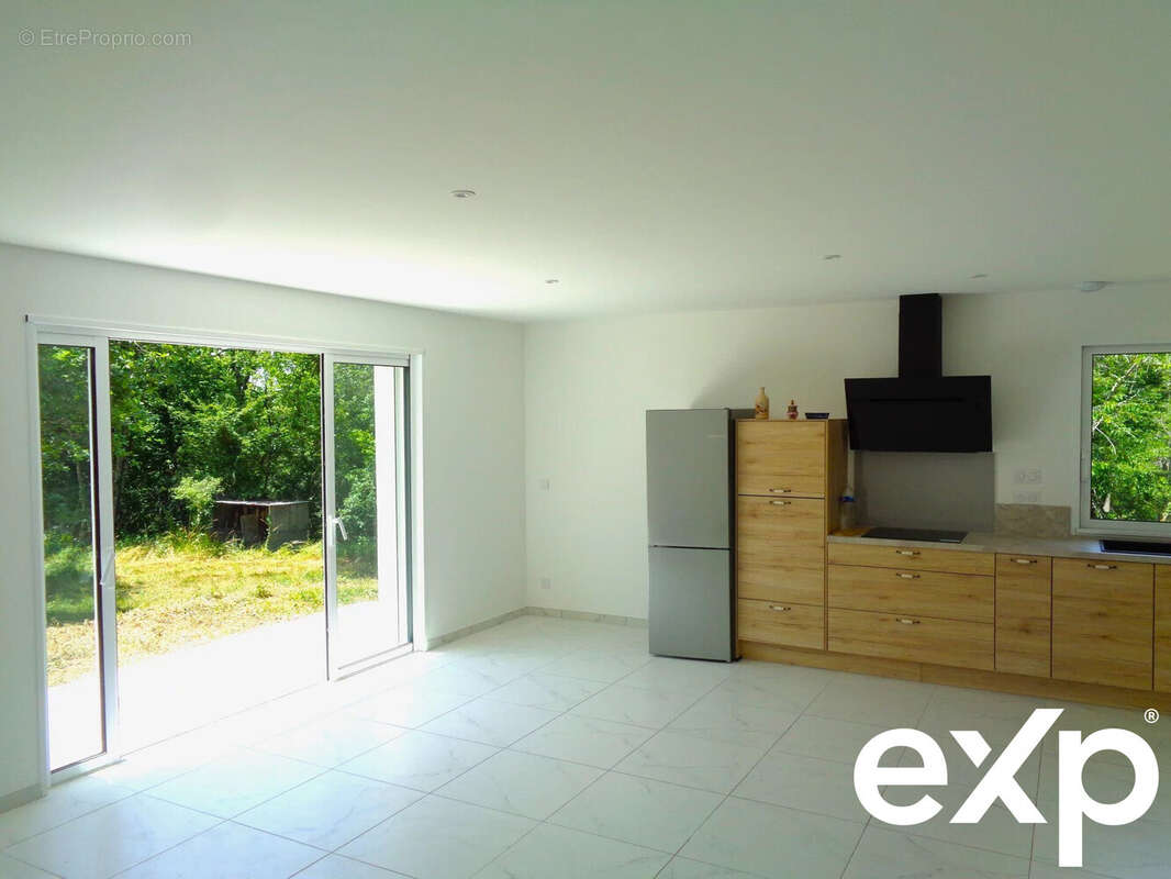 Maison à CHAMPAGNE-ET-FONTAINE