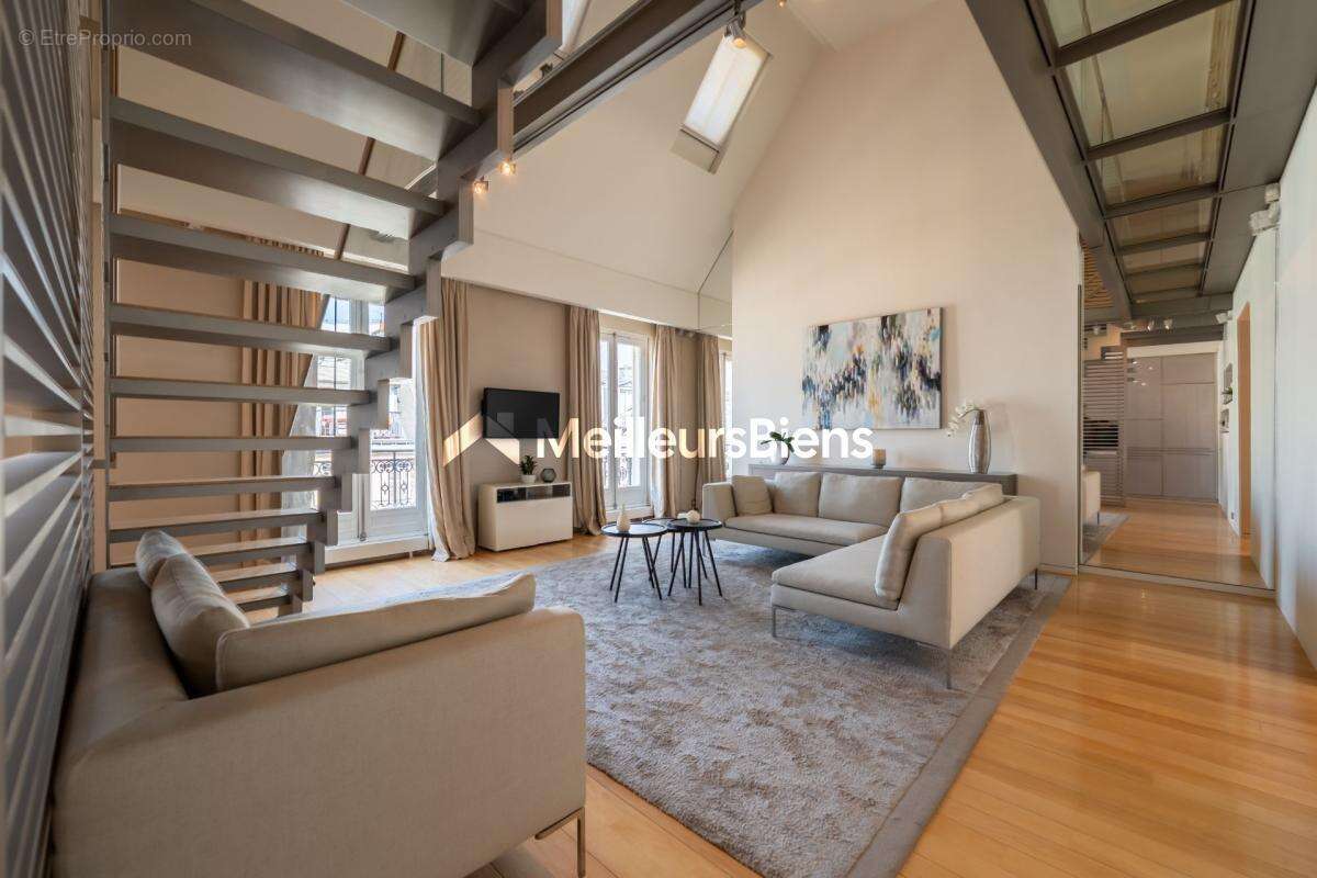 Une adresse emblématique au sein du Triangle d'Or  Duplex de réception signé Wilmotte - photo 7