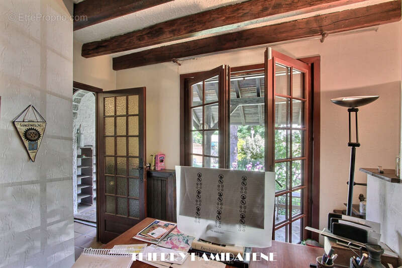 Val notre dame grande et belle maison 140m2 hbt 4 chambres ideal artisan s/sol total  100m2 3m de hauteur s/plafond grand jardin - photo 7