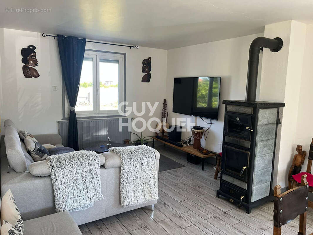 Maison à SAINT-ROMAIN-LE-PUY