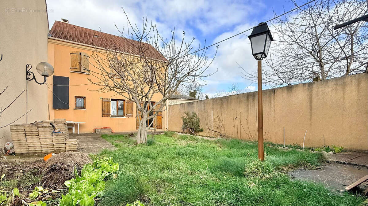 Maison à CORBEIL-ESSONNES