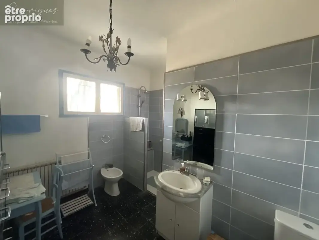 Le Cailar, maison de village à restaurer avec dépendances. - photo 7