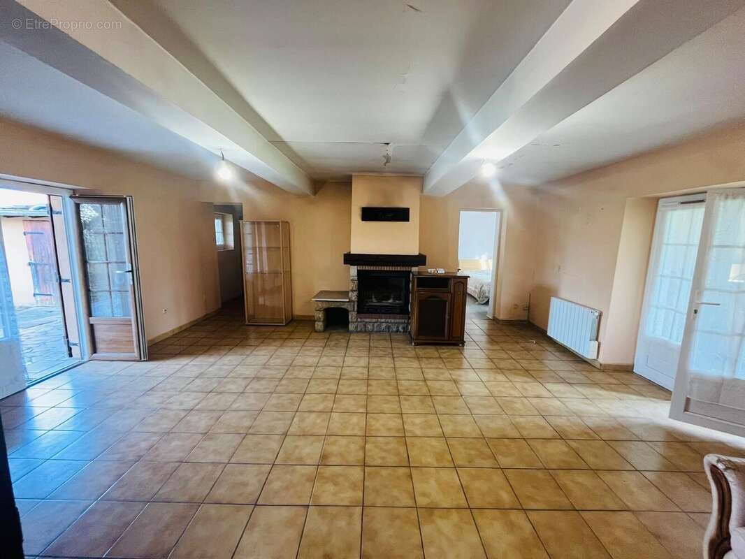 Maison à CRUZILLES-LES-MEPILLAT