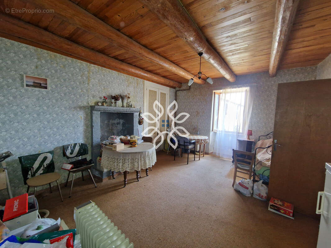 Maison de campagne avec dépendances et terrain de 1 193 m2 à Laurie - photo 9