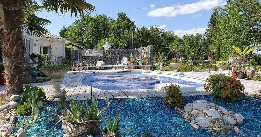 Maison à SAINT-AIGULIN