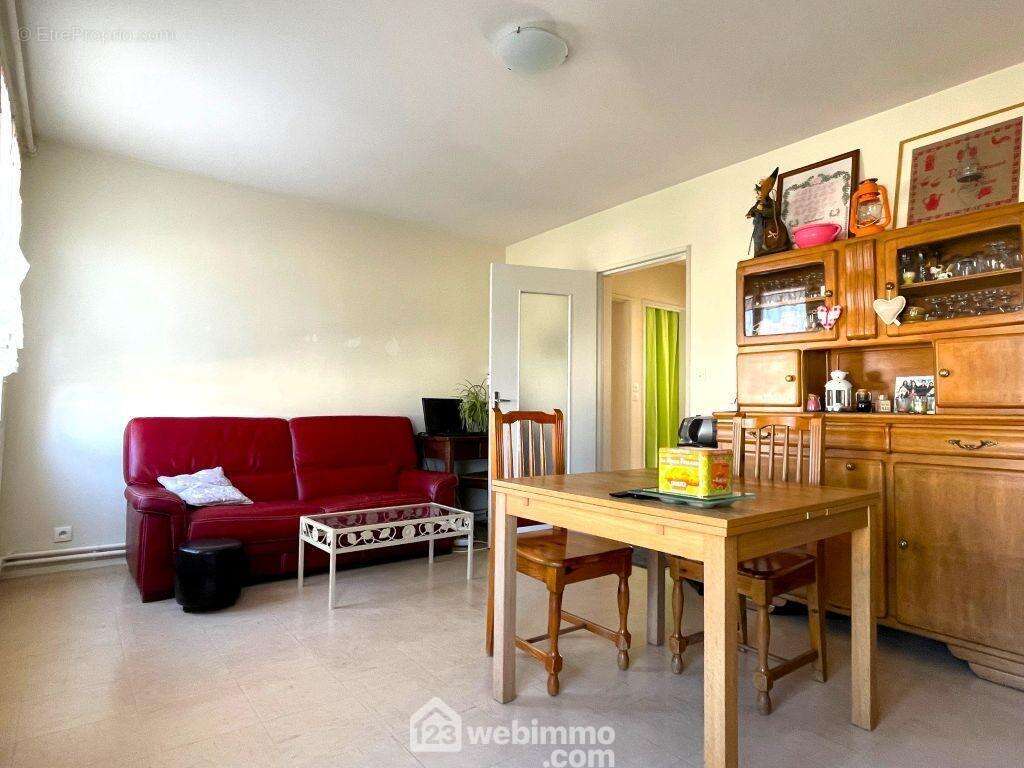 ... de 18 m2. - Appartement à RICHELIEU