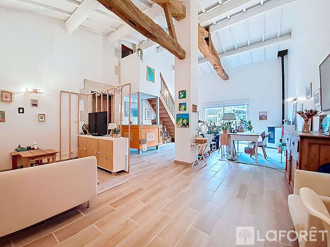 Maison à SAINT-YZAN-DE-SOUDIAC