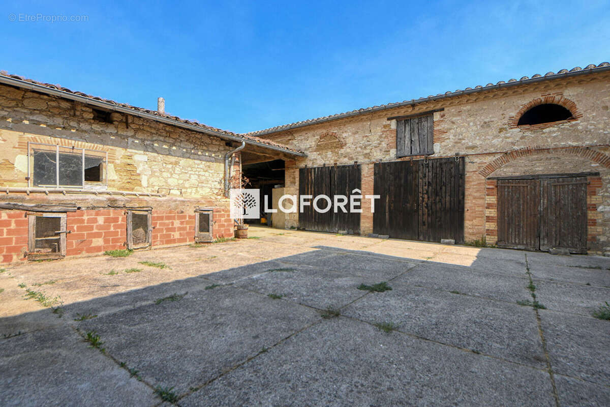 Belle propriété du XVIIème siècle avec charme, volumes et potentiel exceptionnel à vendre à Gaillac - photo 12