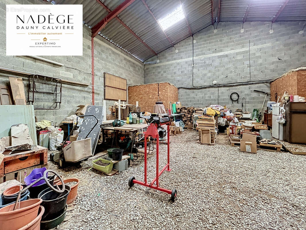 Maison rénovée de plain-pied , 3 chambres, terrain d’un hectare et garage de 100 m2 - photo 13