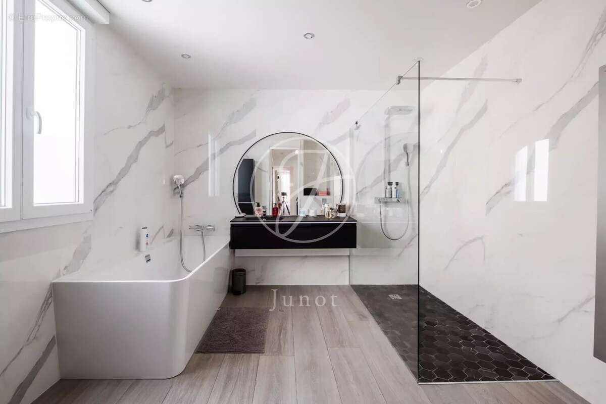 Maison à NEUILLY-SUR-SEINE