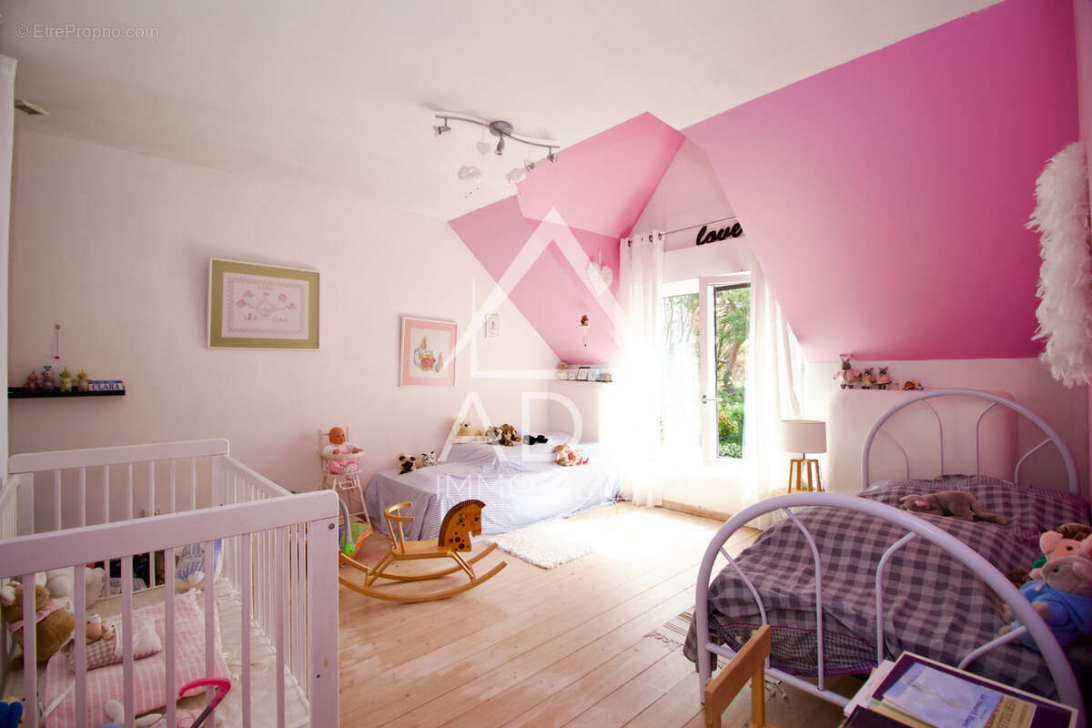 A VENDRE à MEZIERES SUR SEINE Maison 7 pièces / 5 chambres - 193m2 - photo 13