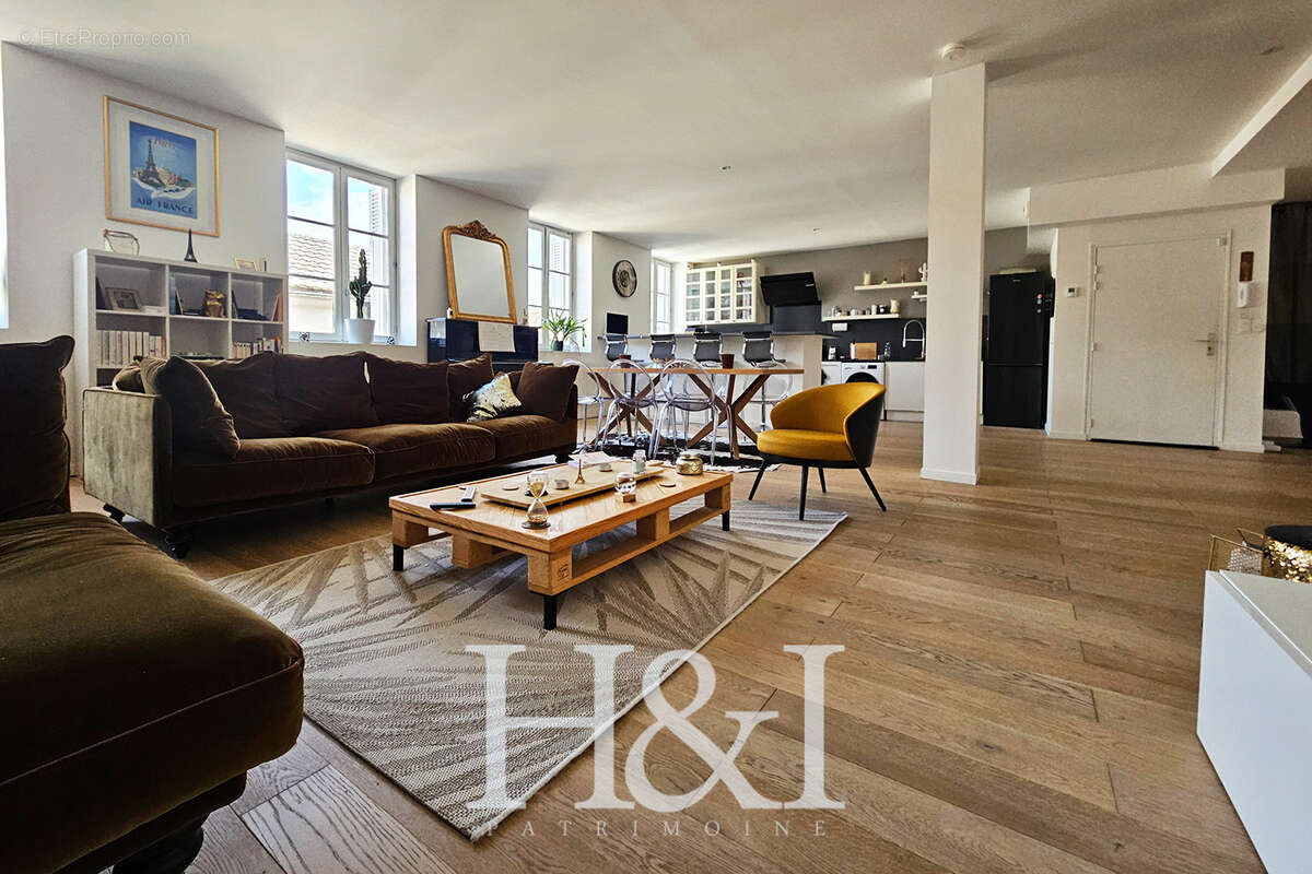 Appartement à JAUNAY-CLAN