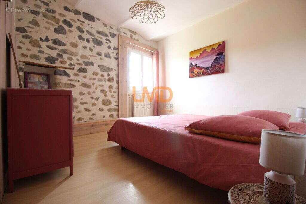 Propriété de caractère avec 2 gîtes, piscine et terrain construc - photo 4