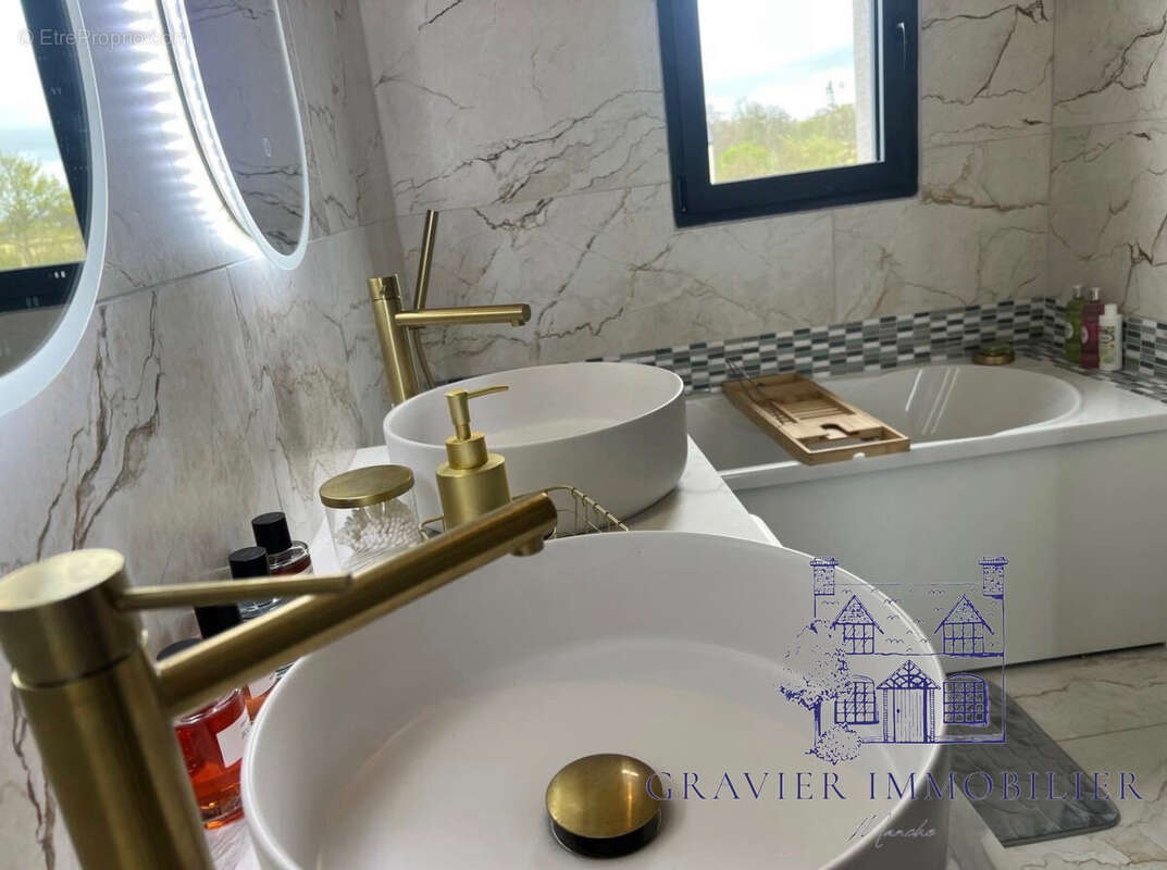 Maison à SAINT-MALO-DE-LA-LANDE