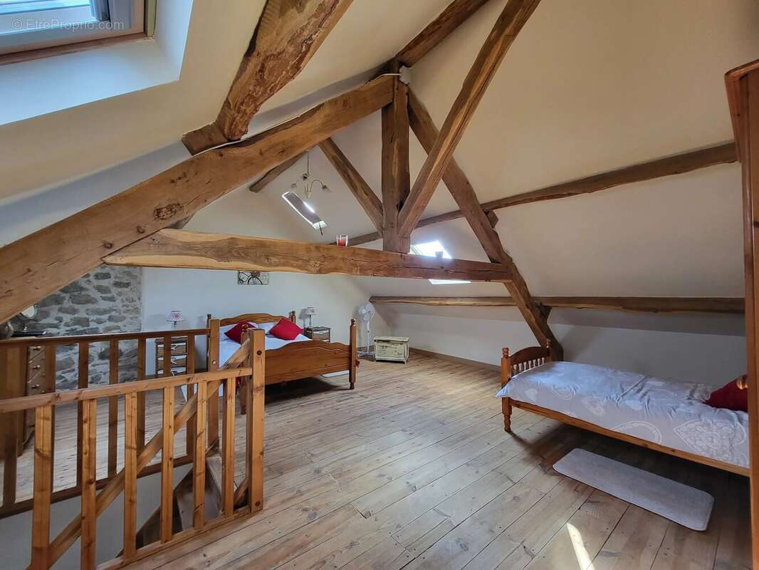 Maison à SAINT-PRIEST-LA-PLAINE