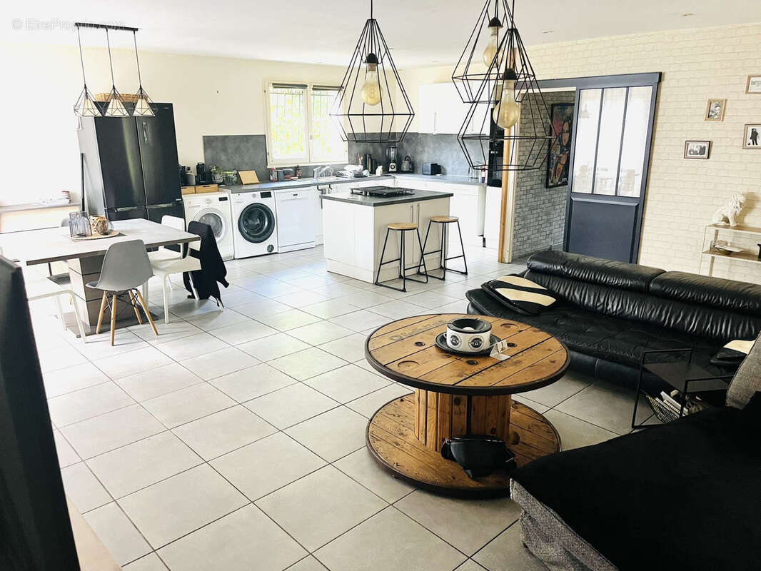 Maison à AMBARES-ET-LAGRAVE