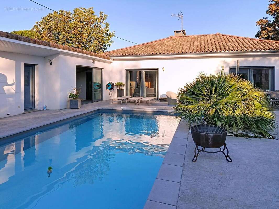 Photo 2 - Maison à PINS-JUSTARET