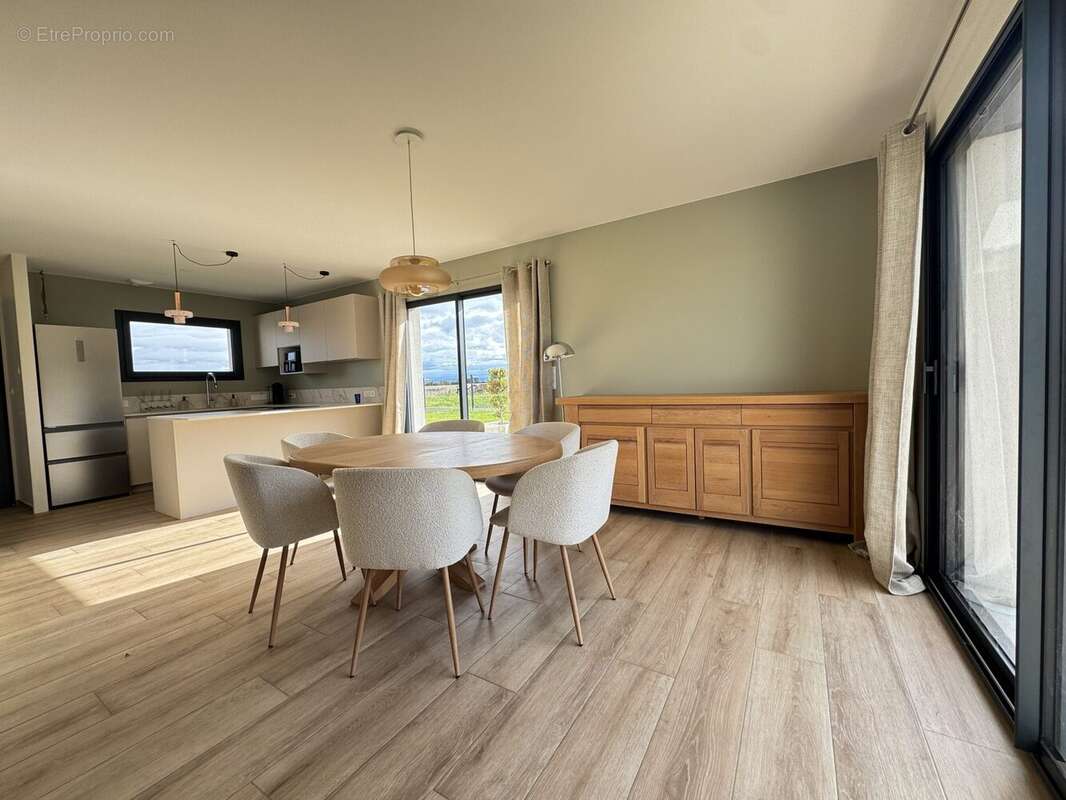 Maison à YSSAC-LA-TOURETTE