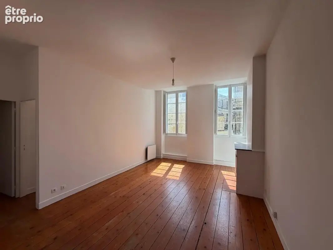Appartement - 64 m2 - 2 chambres - Jardin Public / Fondaudège - photo 2