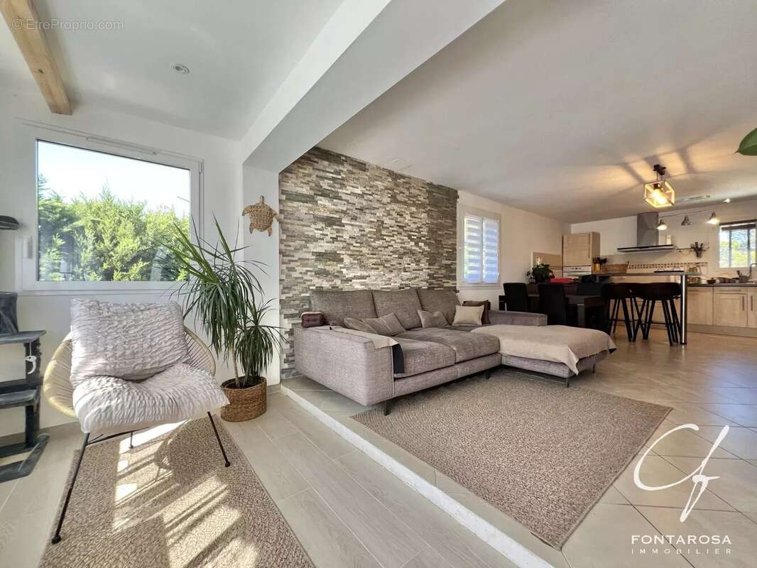 Maison à ROQUEBRUNE-SUR-ARGENS