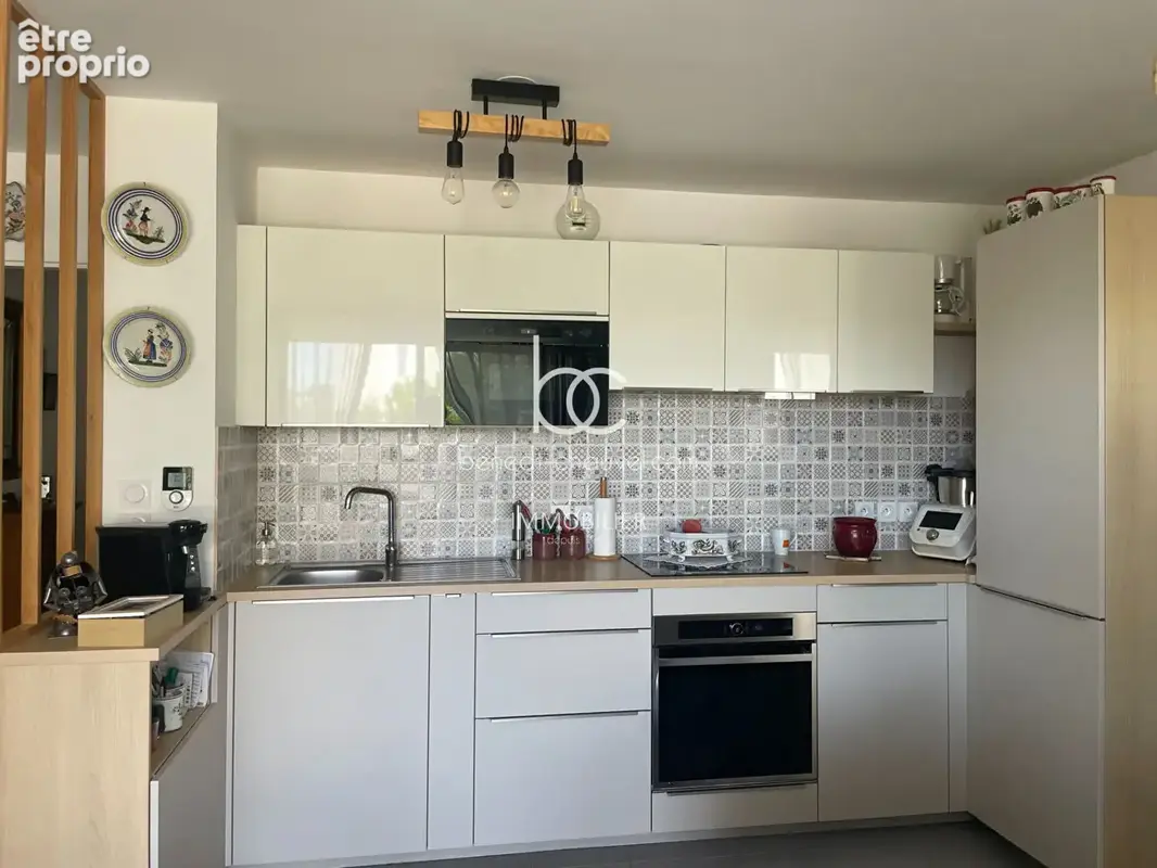 EXCLUSIVITÉ ARZON - Port Crouesty, appartement T3 avec piscine et place de parking en sous-sol ! - photo 3