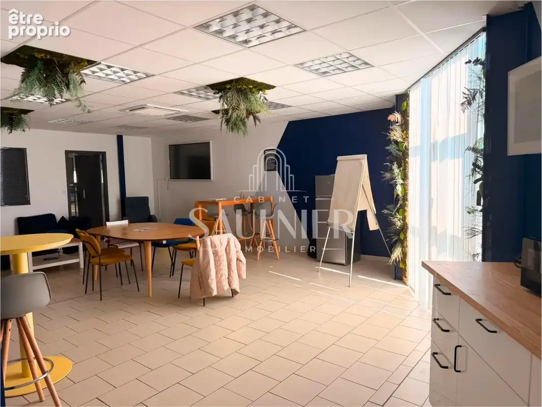 En sortie de Montrichard, A vendre locaux commerciaux et industriels. - photo 5