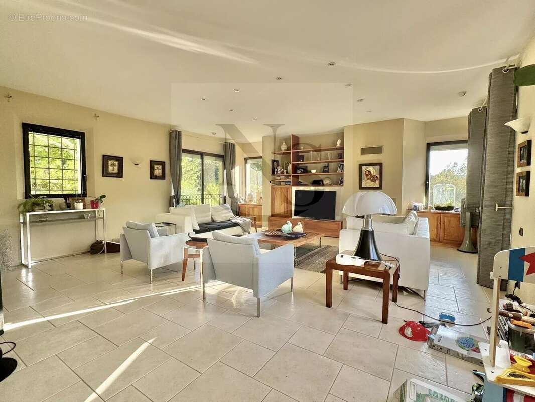 Maison à LE THOLONET