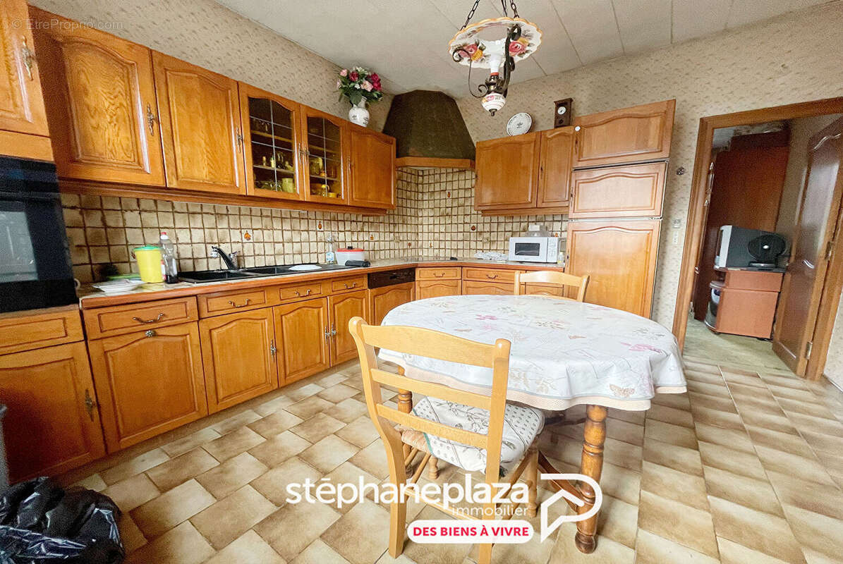 Maison à SAINT-ETIENNE-DU-ROUVRAY