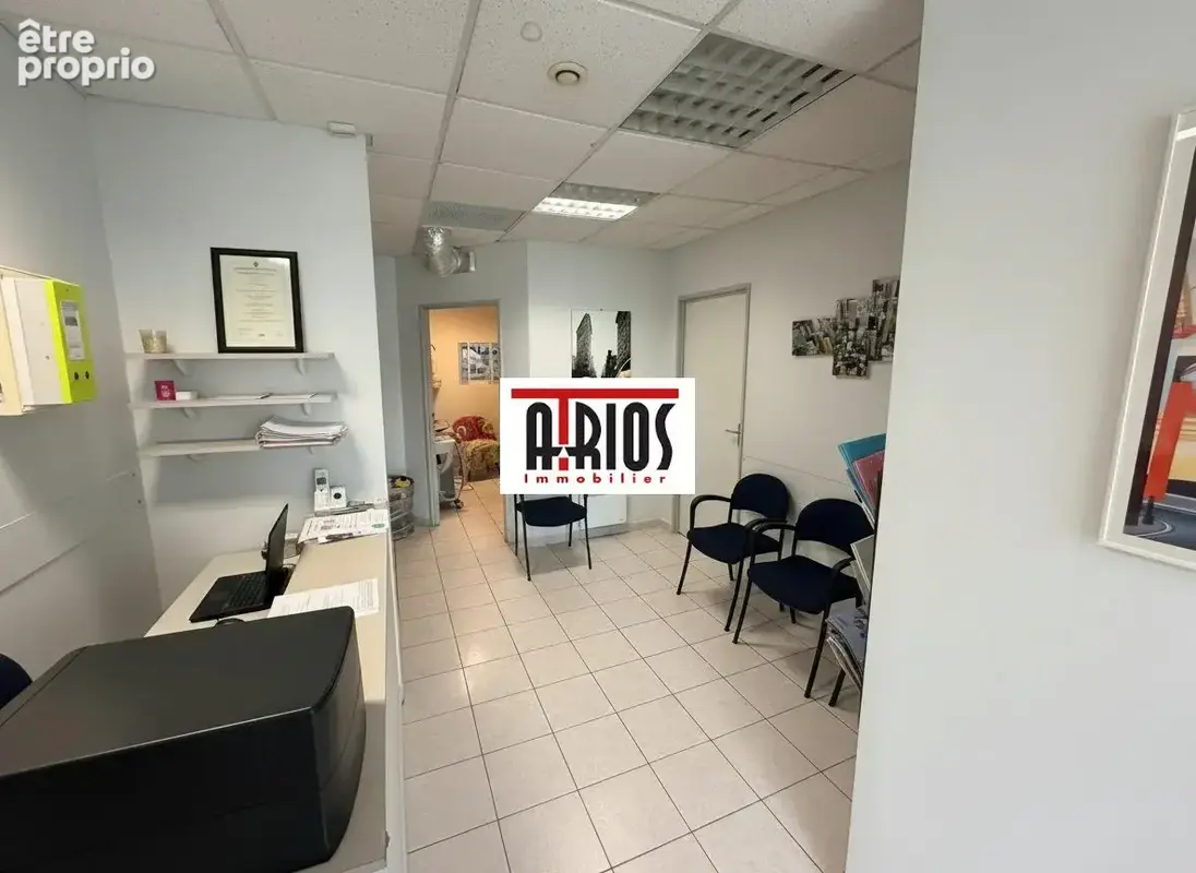 Commerce 60 m² à vendre à Hyeres (83400) - photo 2