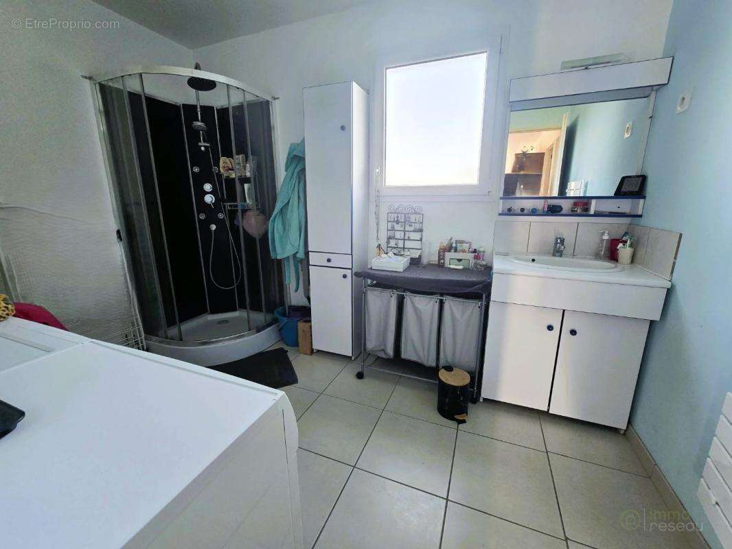 Maison à SAINT-BONNET-SUR-GIRONDE