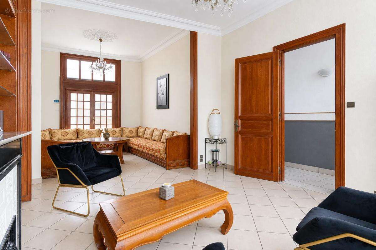 Maison de 6 pièces de 142 m² située à Tourcoing - photo 2