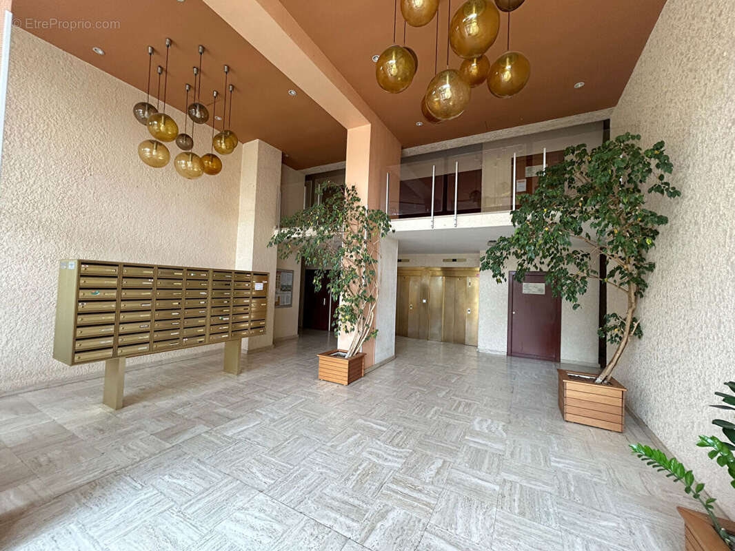 Appartement avec vue exceptionnelle dans résidence proche square de l'Arboretum - photo 9