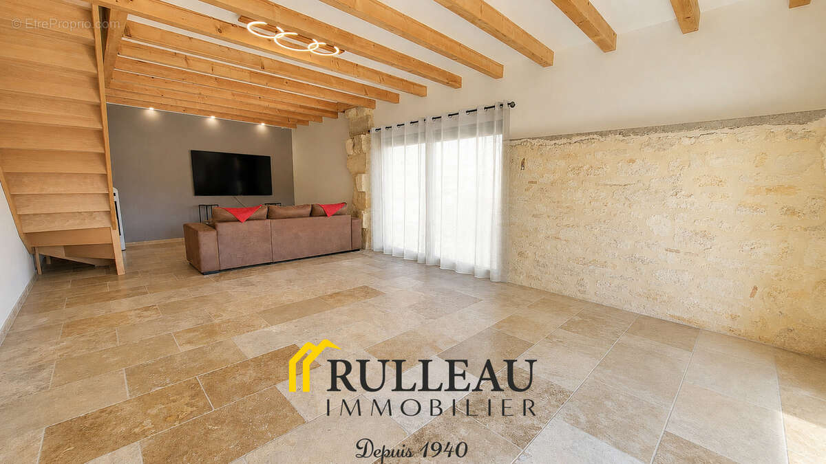 Maison en pierre rénovée de 100 m2 avec grand terrain piscinable de plus de 1 000 m2 (33620) - photo 2