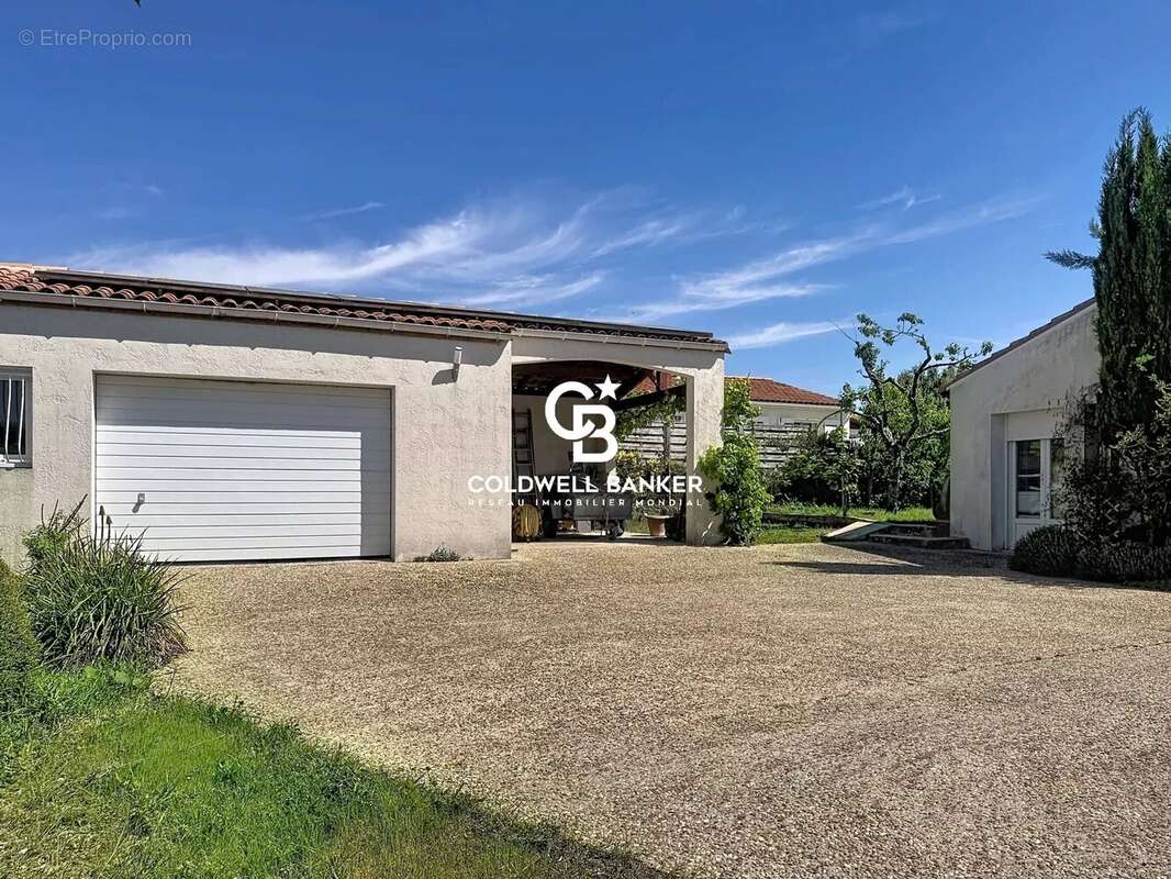 Maison à SAINT-GEORGES-DES-COTEAUX