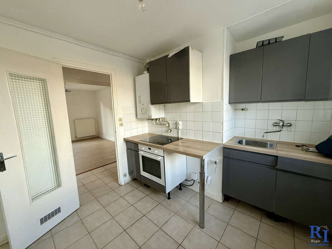 Cuisine partiellement équipée - Appartement à GRENOBLE